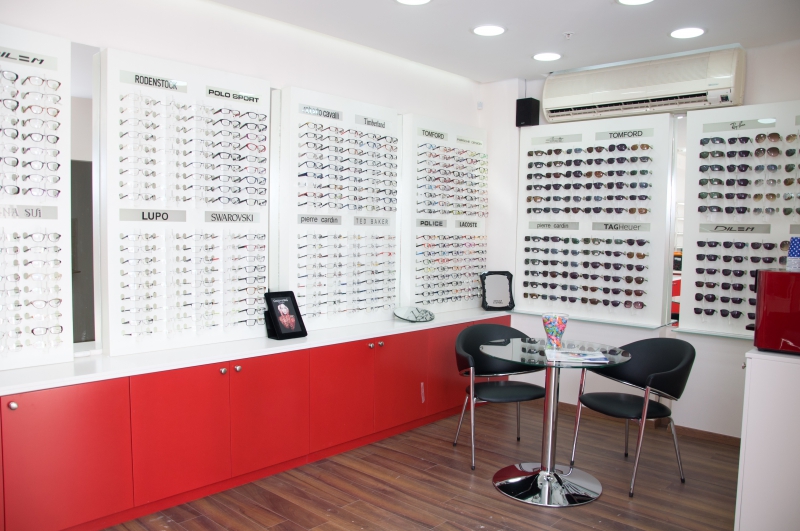 jardinerie-CASTAGNIERS-min_store-office-interior-design-brand-optometrist-design-809393-pxhere.com